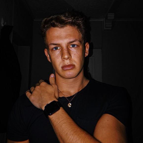 Meet your Posher, Riley - Picture 1 of 1